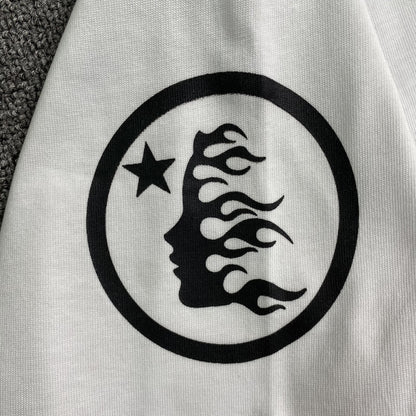 hellstar-helmet-glitter-print-tee-white-7-Drip Store Argentina