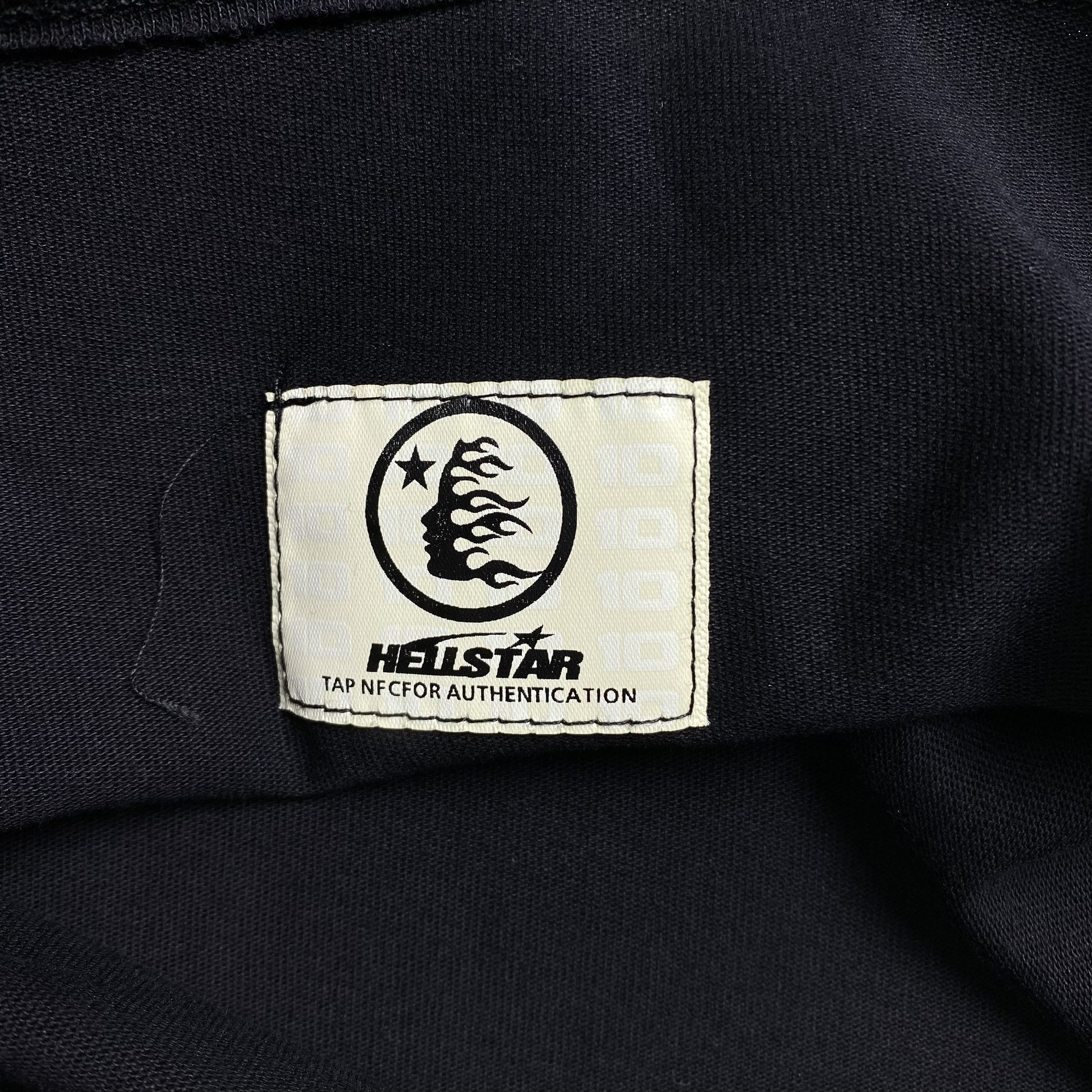 hellstar-makes-you-stranger-tee-black-5-Drip Store Argentina