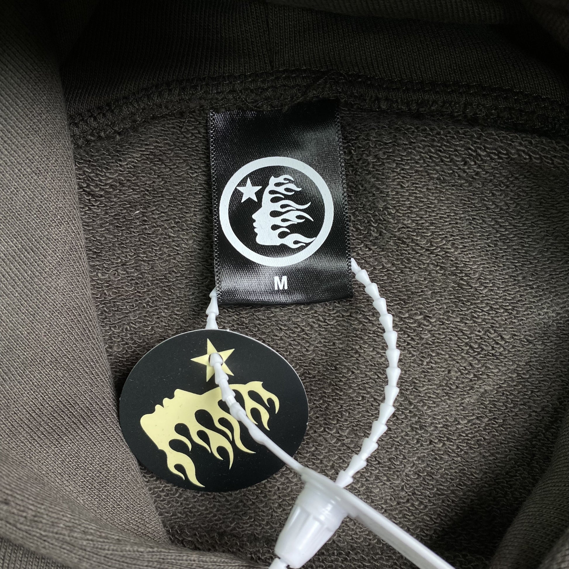 hellstar-records-world-tour-hoodie-grey-4-Drip Store Argentina