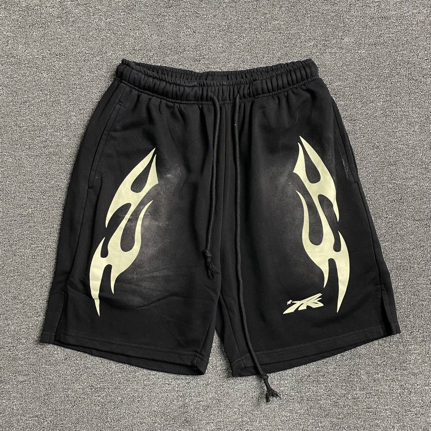 hellstar-sports-flame-shorts-black-Drip Store Argentina