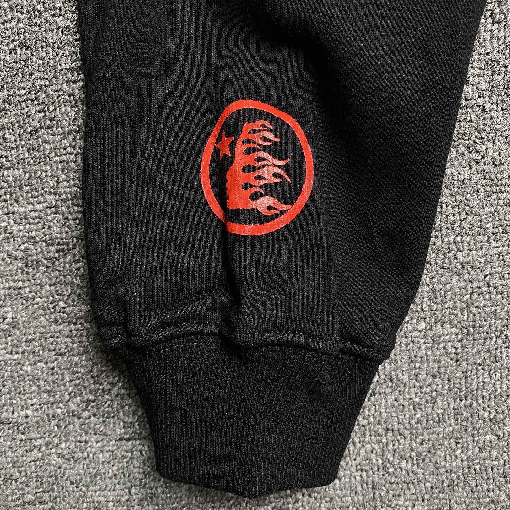 hellstar-sports-hoodie-black-red-6-Drip Store Argentina