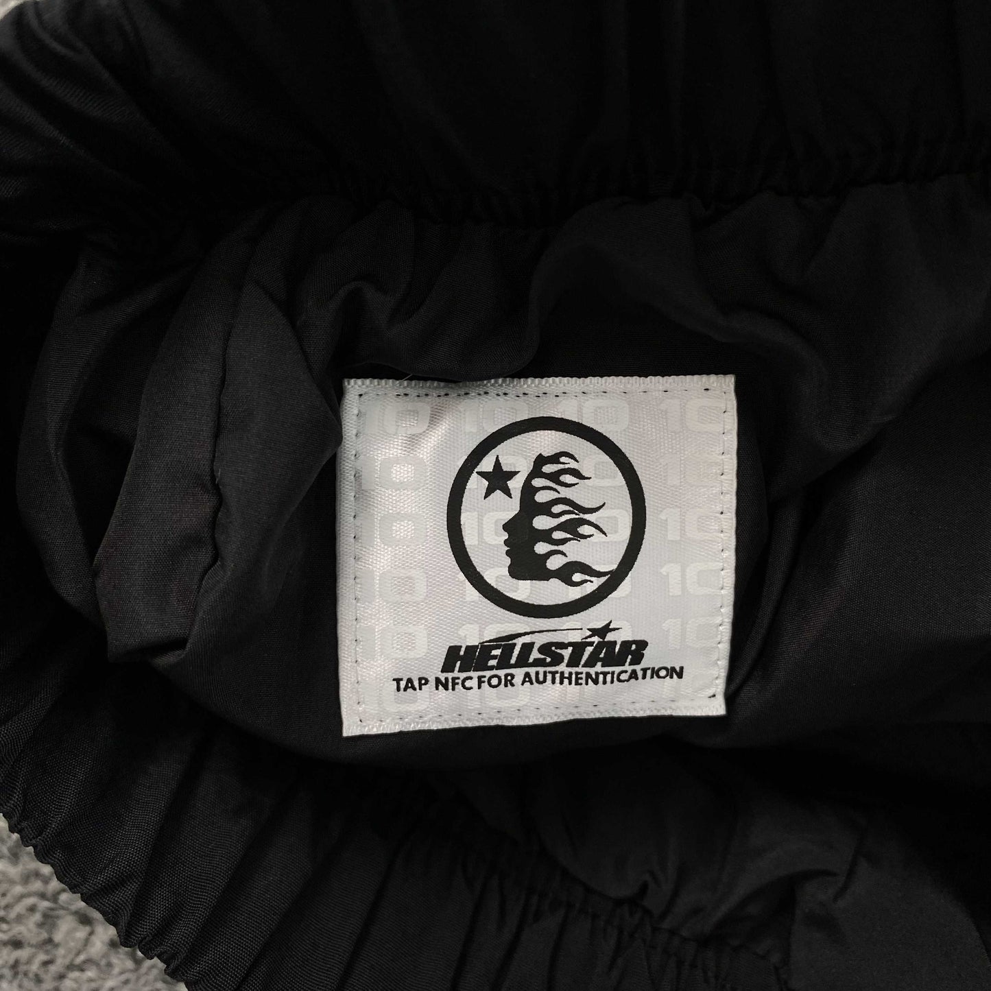 Campera Hellstar Thriller Negra