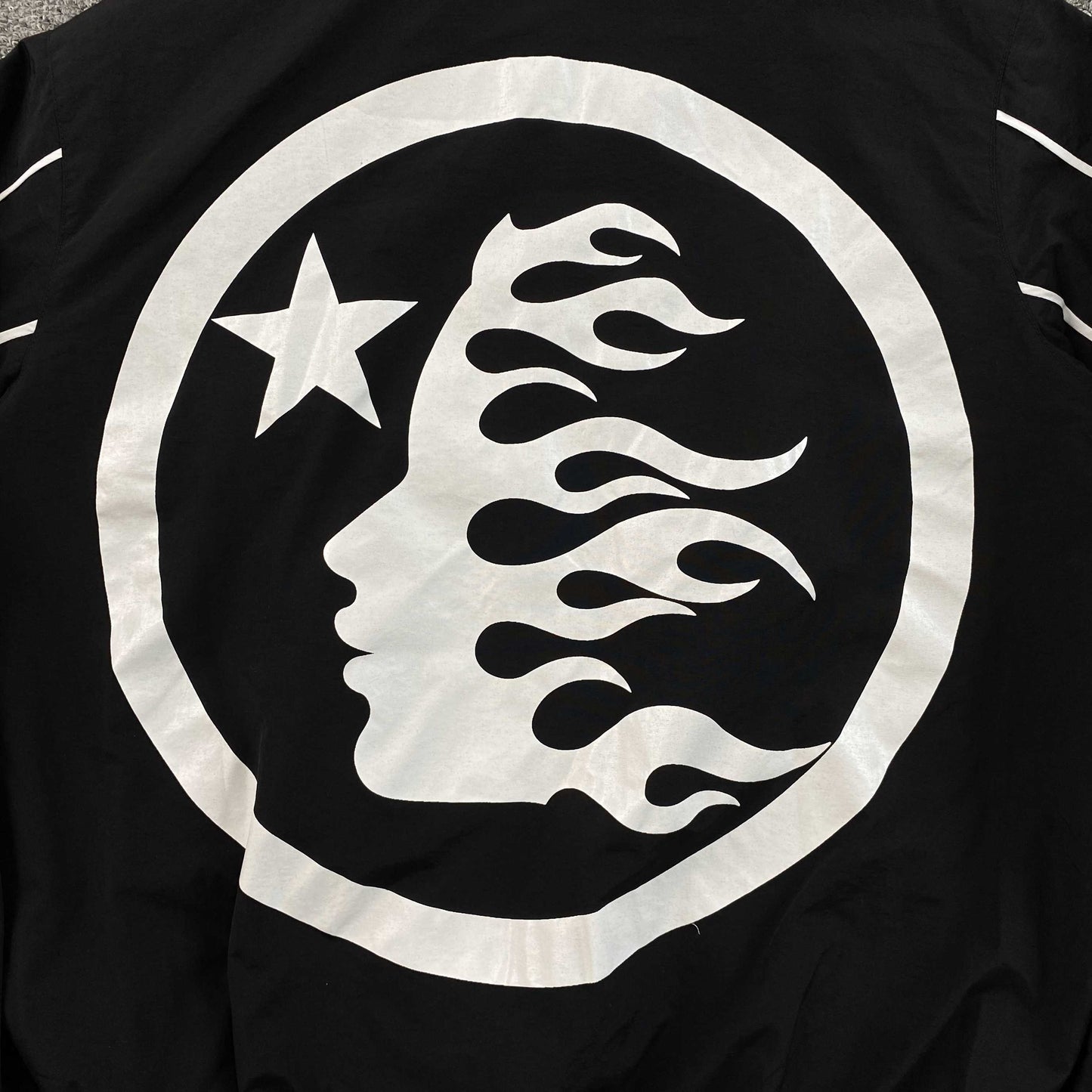 Campera Hellstar Thriller Negra