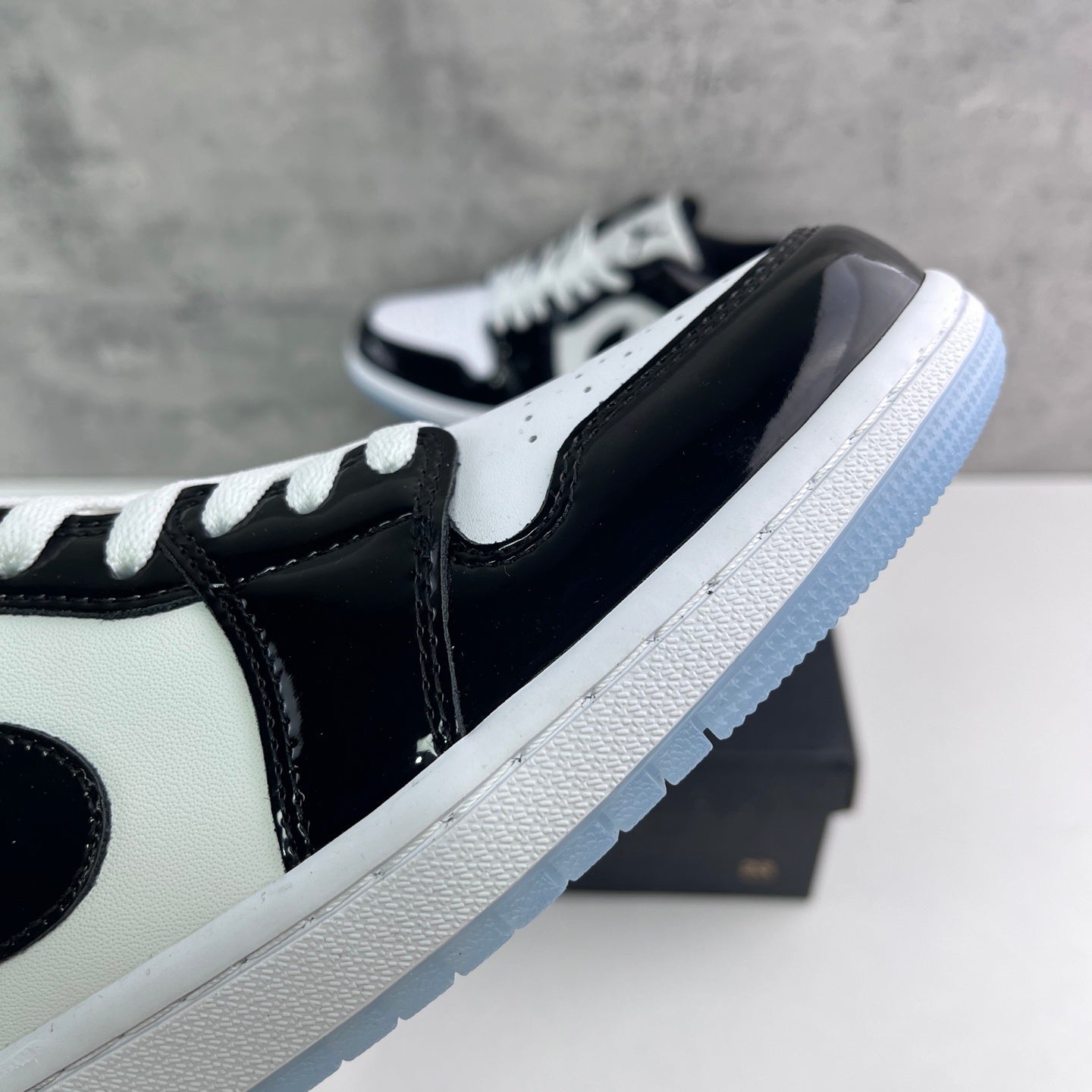 JORDAN 1 LOW CONCORD