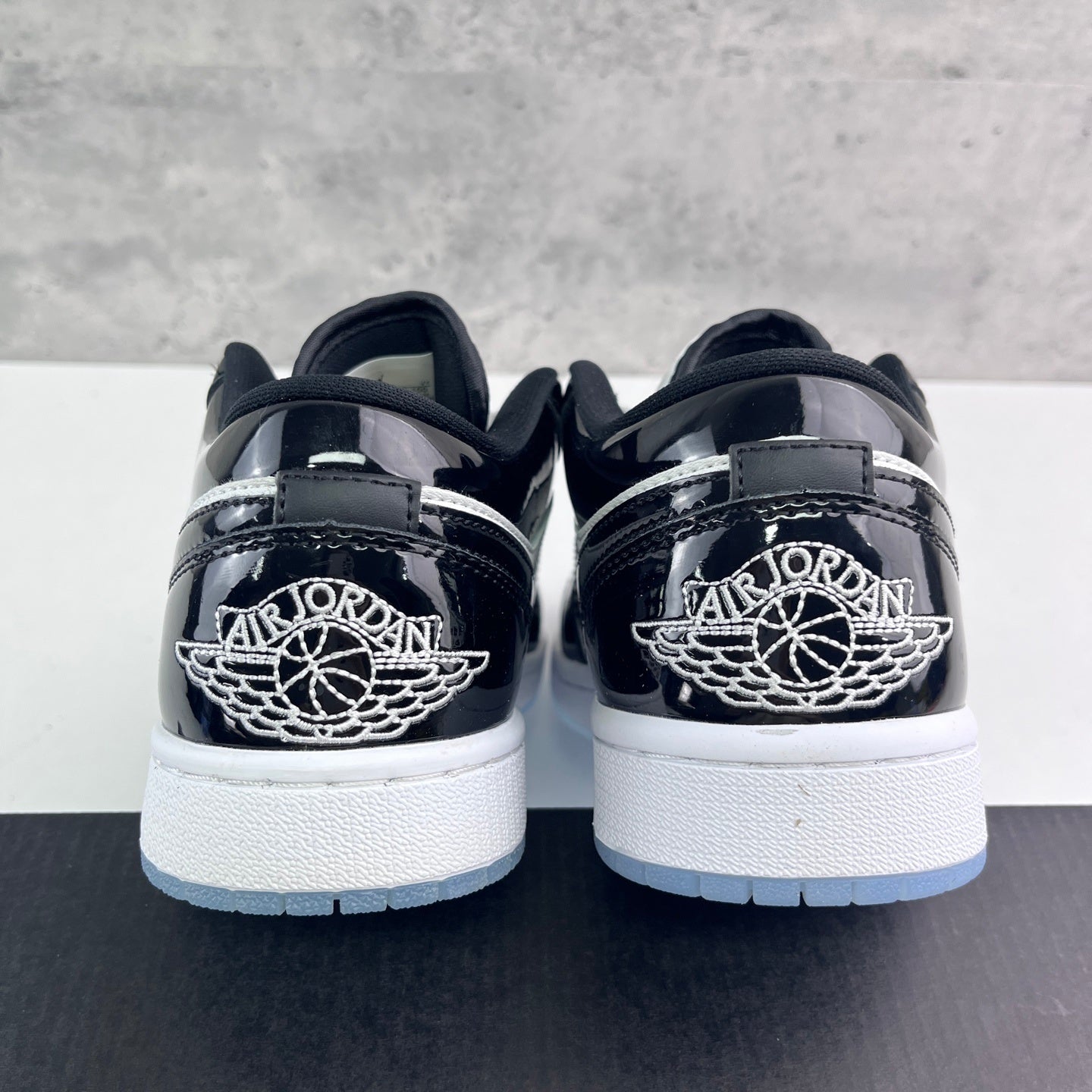 JORDAN 1 LOW CONCORD