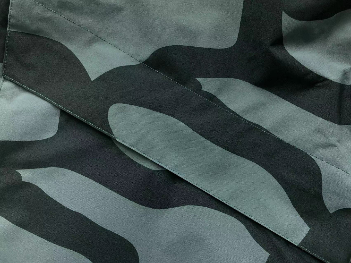 kaws-x-the-north-face-retro-1986-mountain-jacket-balsam-green-86-10-Drip Store Argentina