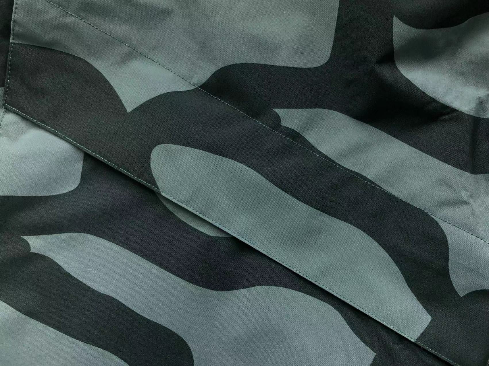 kaws-x-the-north-face-retro-1986-mountain-jacket-balsam-green-86-10-Drip Store Argentina