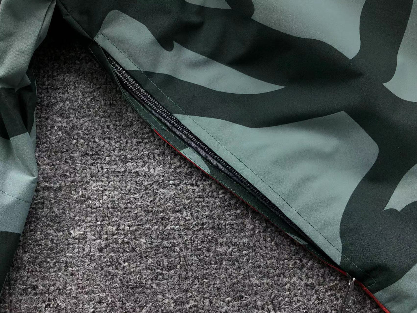 kaws-x-the-north-face-retro-1986-mountain-jacket-balsam-green-86-11-Drip Store Argentina