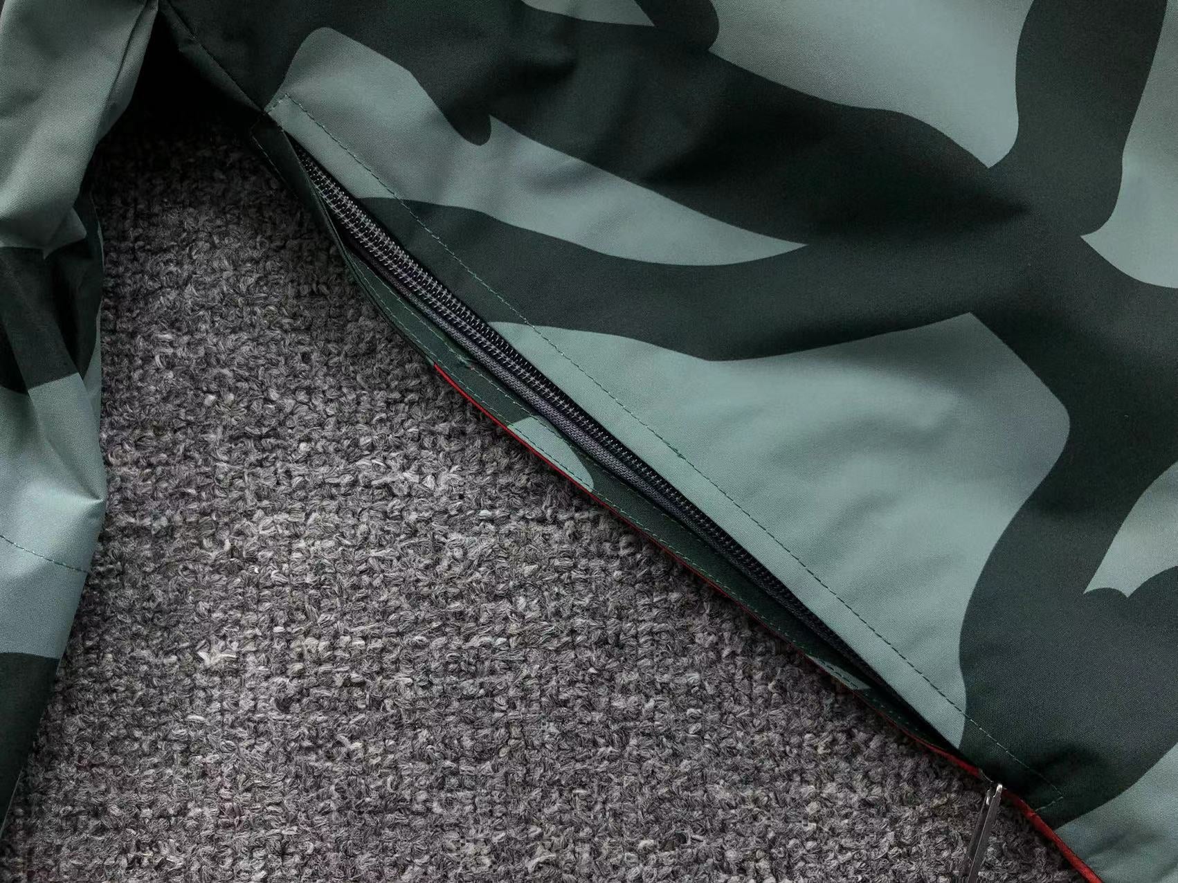 kaws-x-the-north-face-retro-1986-mountain-jacket-balsam-green-86-11-Drip Store Argentina