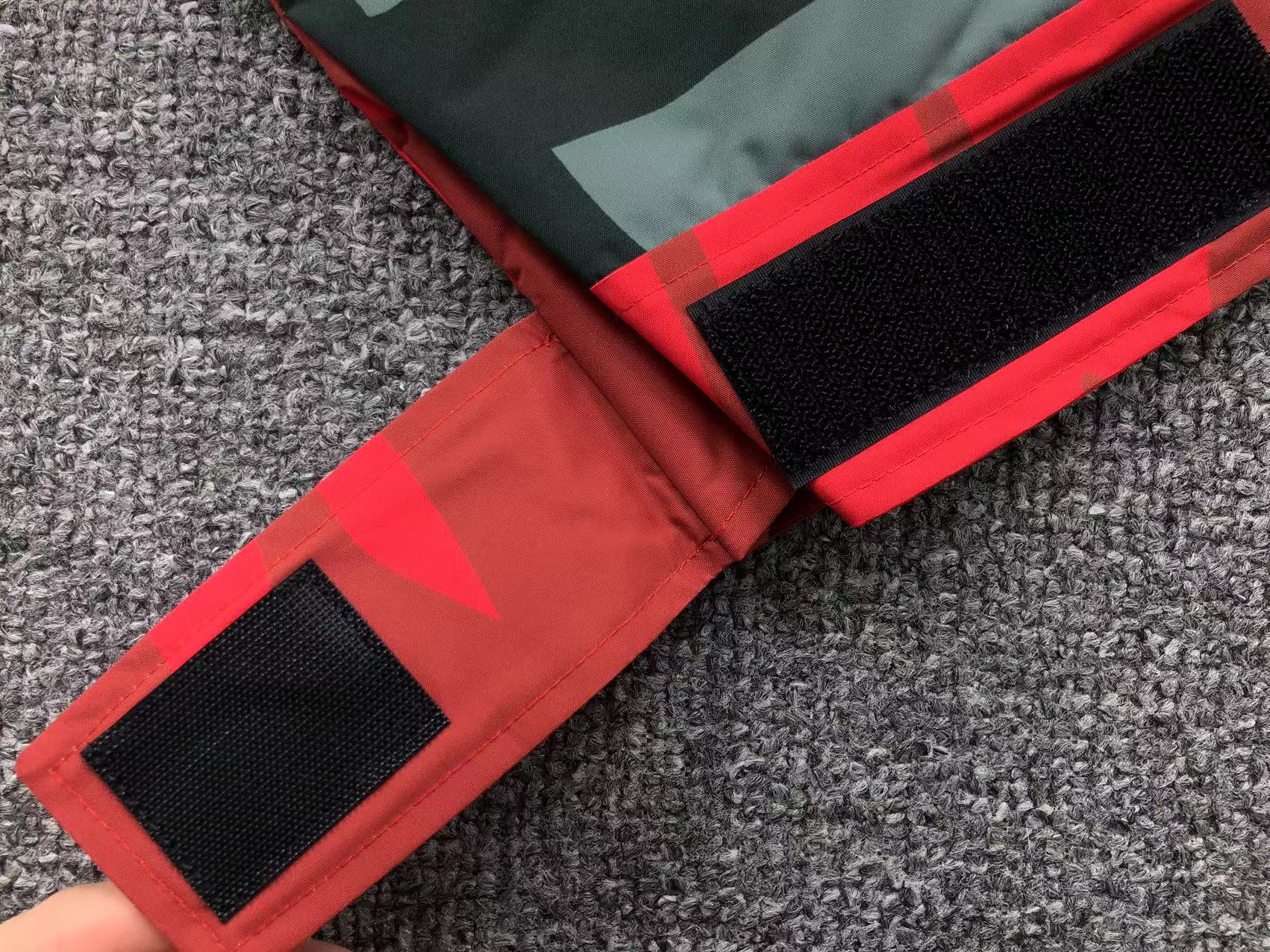 kaws-x-the-north-face-retro-1986-mountain-jacket-balsam-green-86-12-Drip Store Argentina