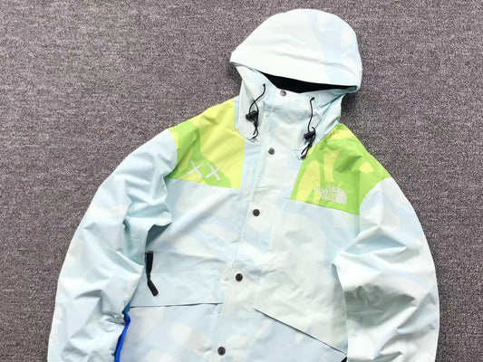 kaws-x-the-north-face-retro-1986-mountain-jacket-ice-blue-86-2-Drip Store Argentina