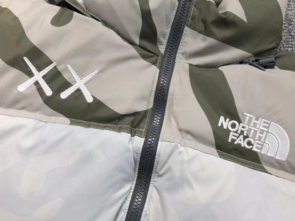 kaws-x-the-north-face-retro-1996-nuptse-jacket-moonlight-ivory-3_8945d052-Drip Store Argentina
