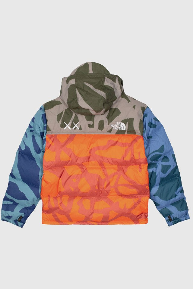 kaws-x-the-north-face-retro-1996-nuptse-jacket-moonlight-ivory-6_b77b3569-Drip Store Argentina