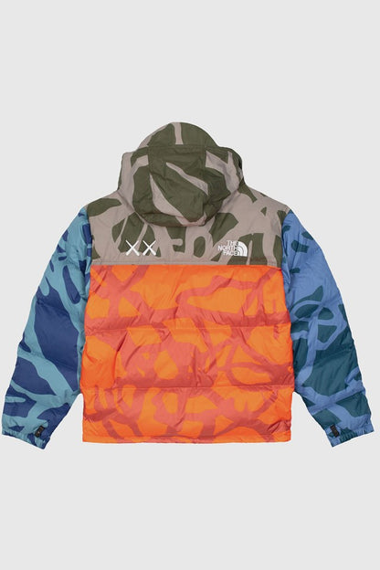 kaws-x-the-north-face-retro-1996-nuptse-jacket-moonlight-ivory-6_b77b3569-Drip Store Argentina