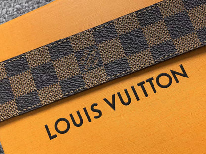 louis-vuitton-damier-gold-lv-initials-belt-brown-3-Drip Store Argentina