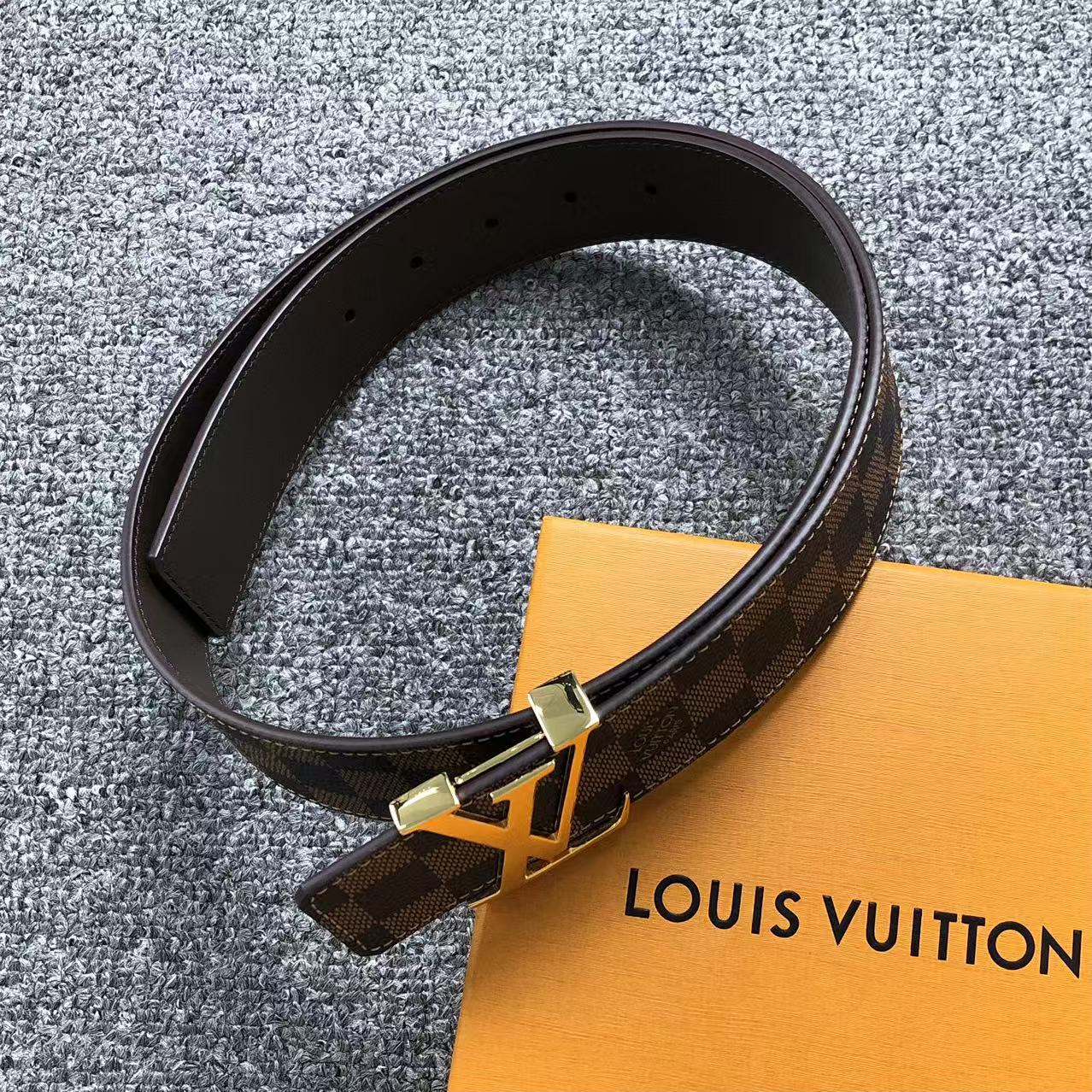 louis-vuitton-damier-gold-lv-initials-belt-brown-9-Drip Store Argentina