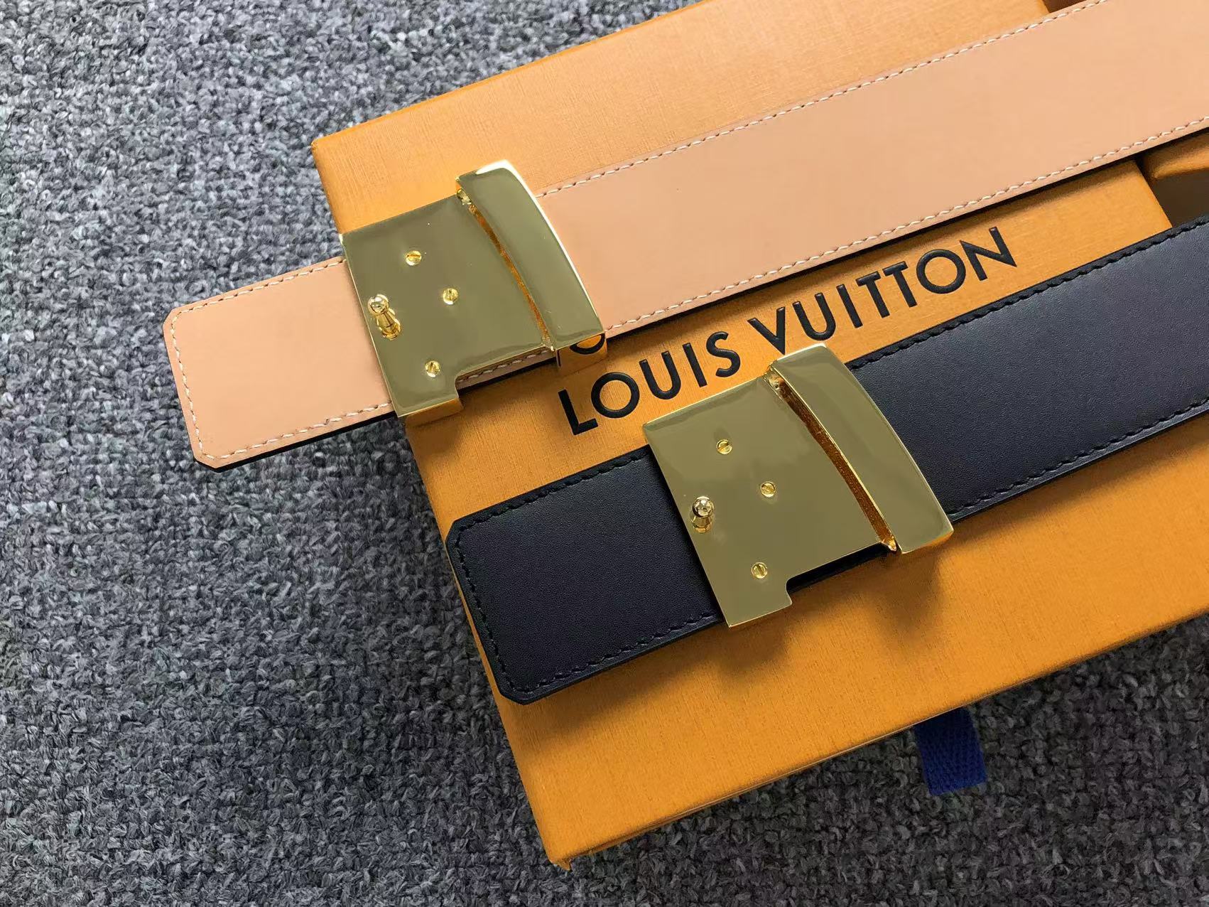 louis-vuitton-monogram-gold-lv-initials-belt-black-5-Drip Store Argentina