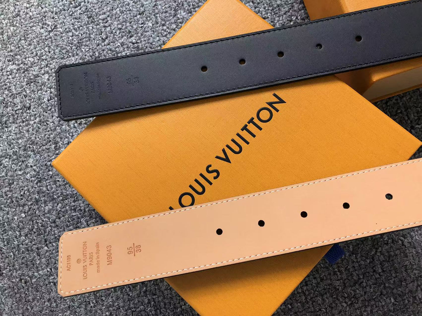 louis-vuitton-monogram-gold-lv-initials-belt-black-6-Drip Store Argentina