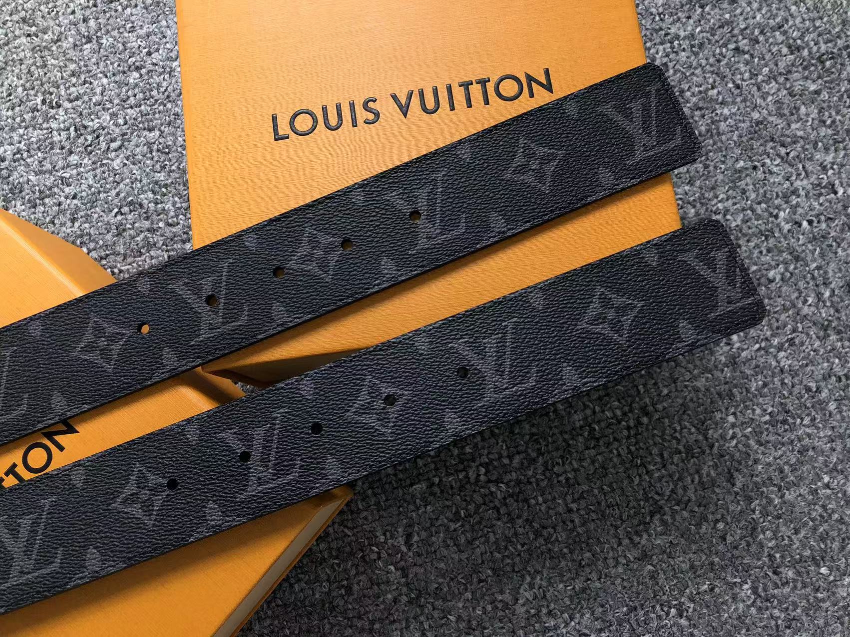 louis-vuitton-monogram-gold-lv-initials-belt-black-7-Drip Store Argentina