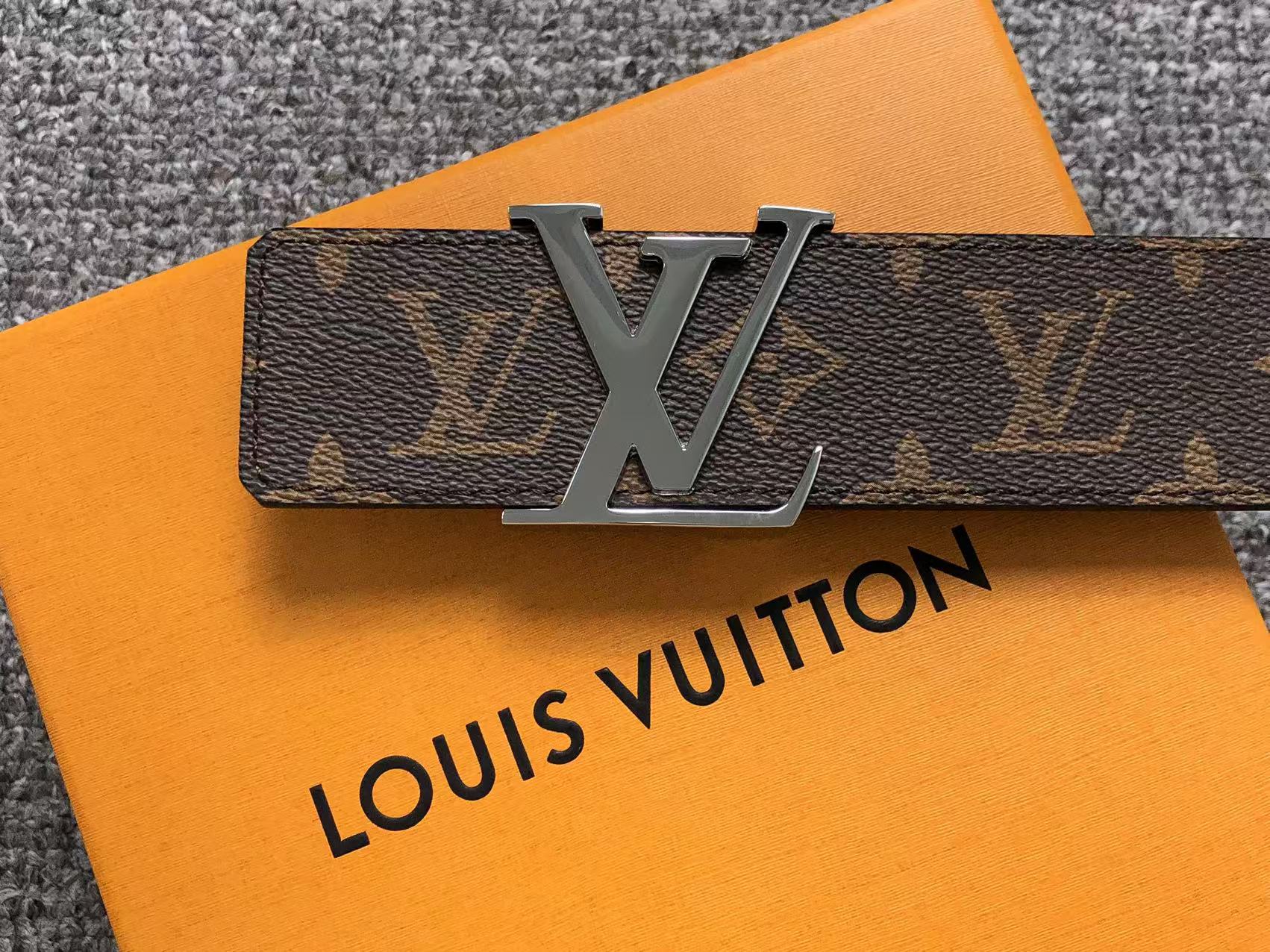louis-vuitton-monogram-silver-lv-initials-belt-brown-Drip Store Argentina