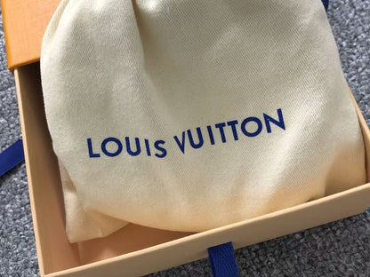 louis-vuitton-monogram-silver-lv-initials-belt-grey-5-Drip Store Argentina