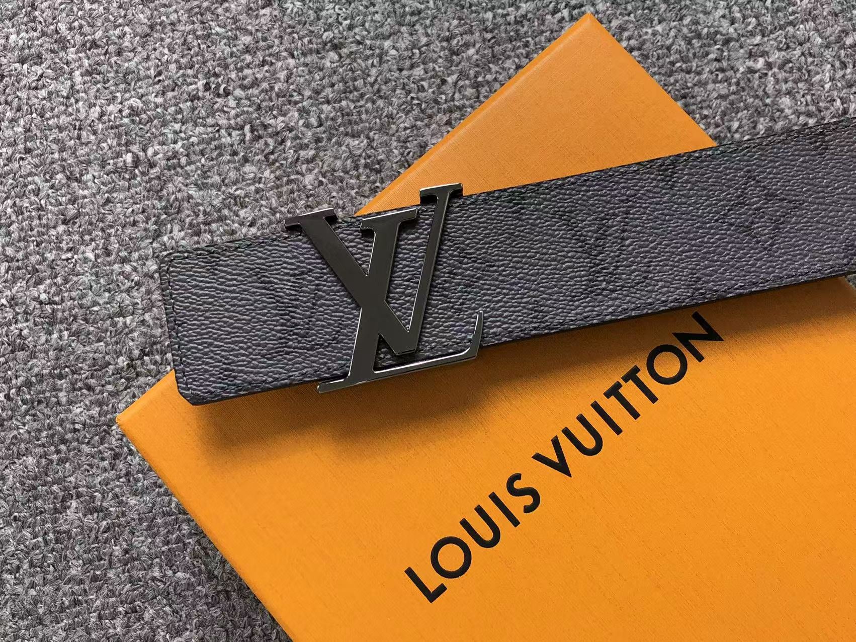 louis-vuitton-monogram-silver-lv-initials-belt-grey-Drip Store Argentina