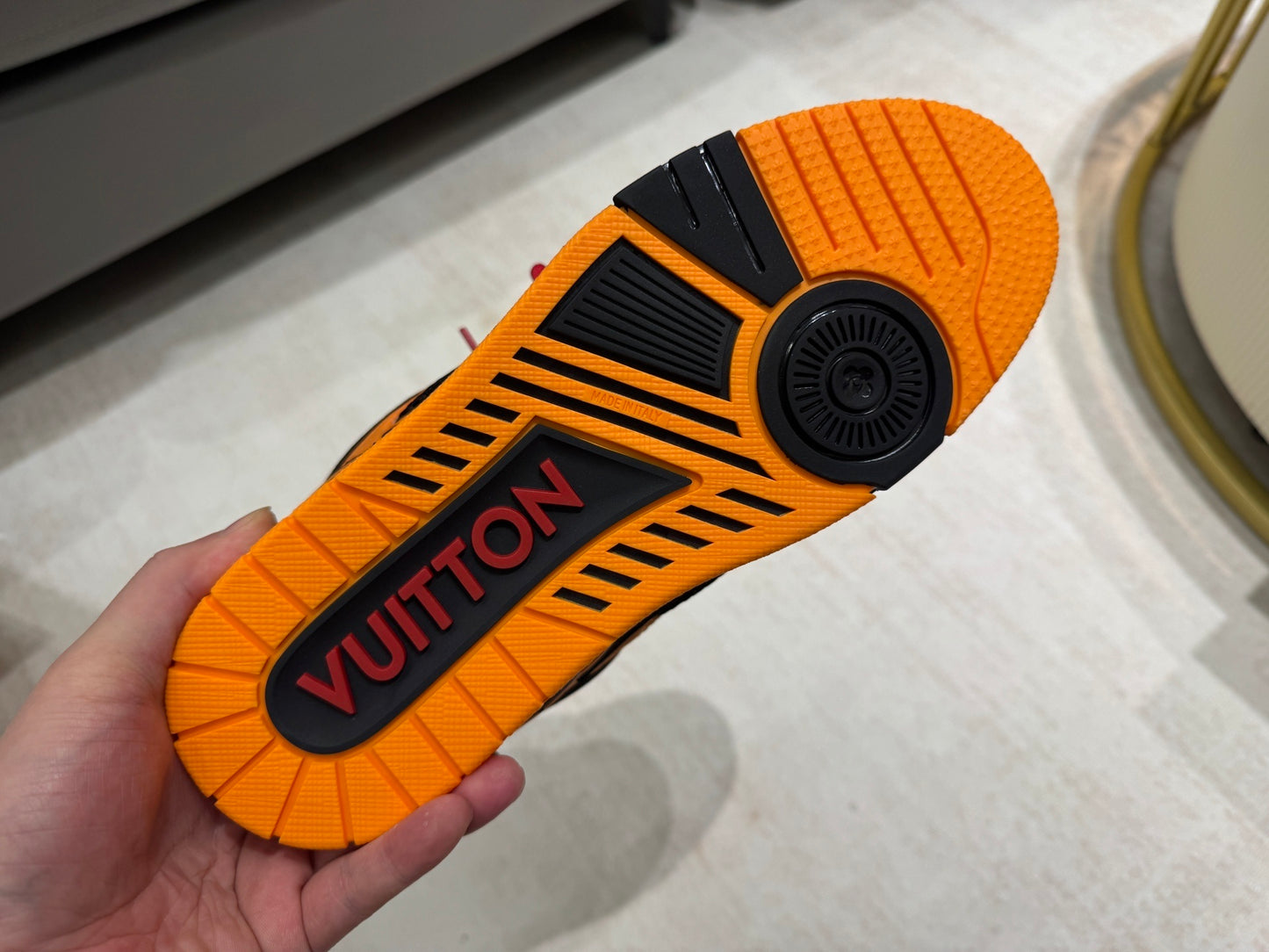 Louis Vuitton Skate Sneaker Negro Naranja