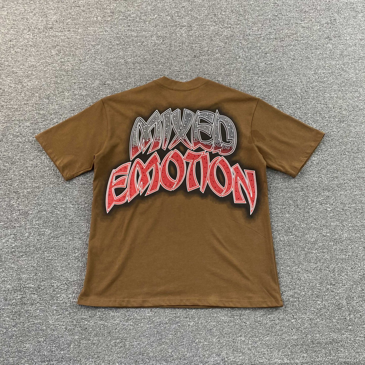 Remera Mixed Emotion Apocalypse Marrón
