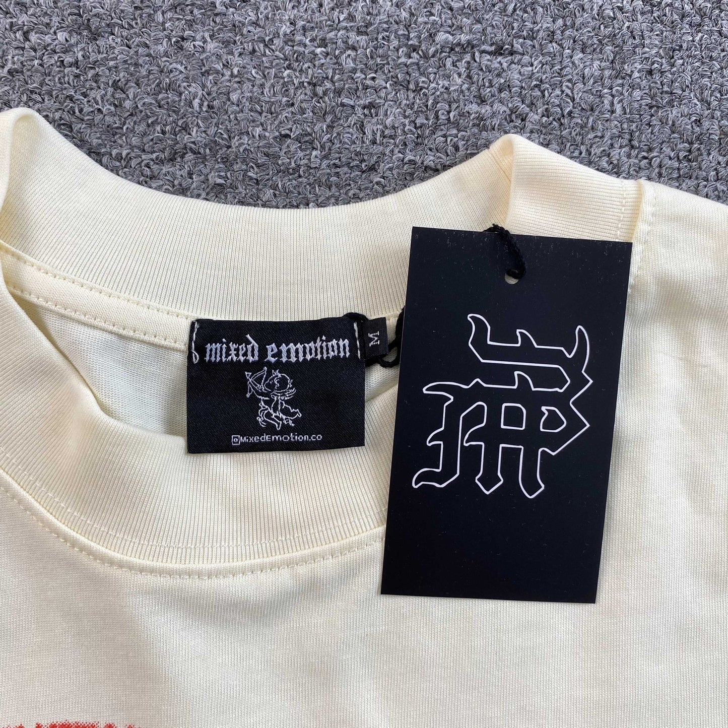 Remera Mixed Emotion Art Club Crema