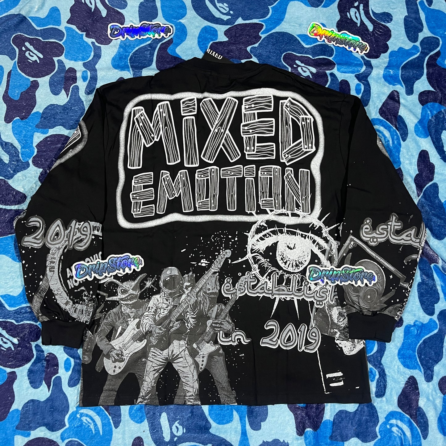 Remera Mixed Emotion Astro Negra