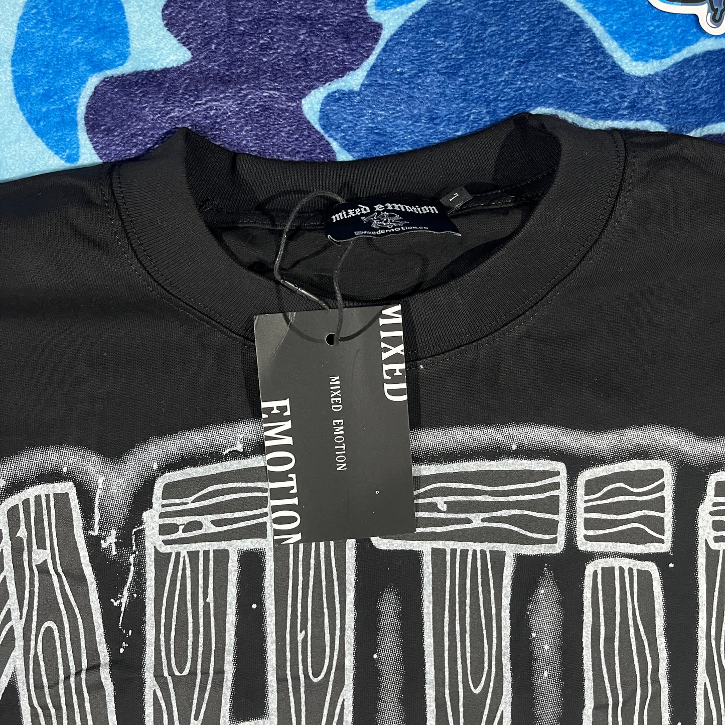 Remera Mixed Emotion Astro Negra