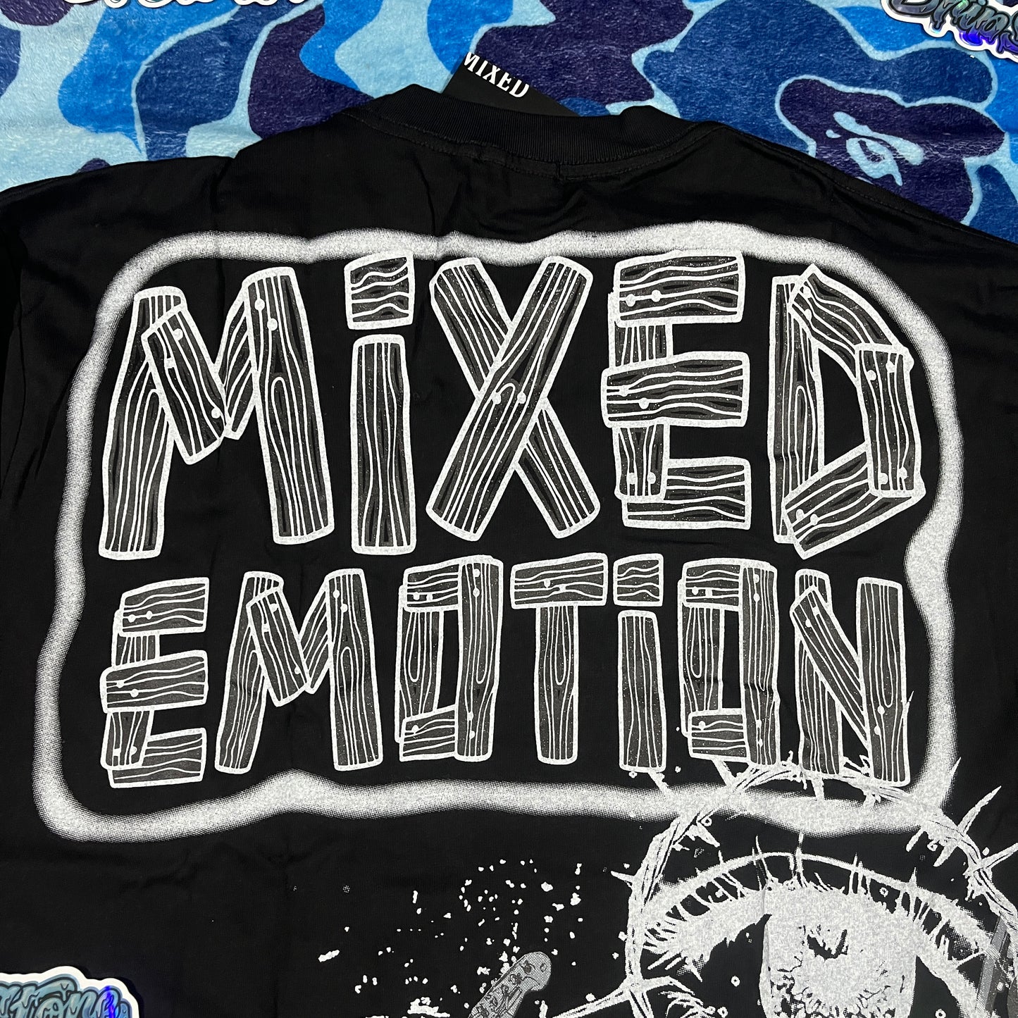 Remera Mixed Emotion Astro Negra