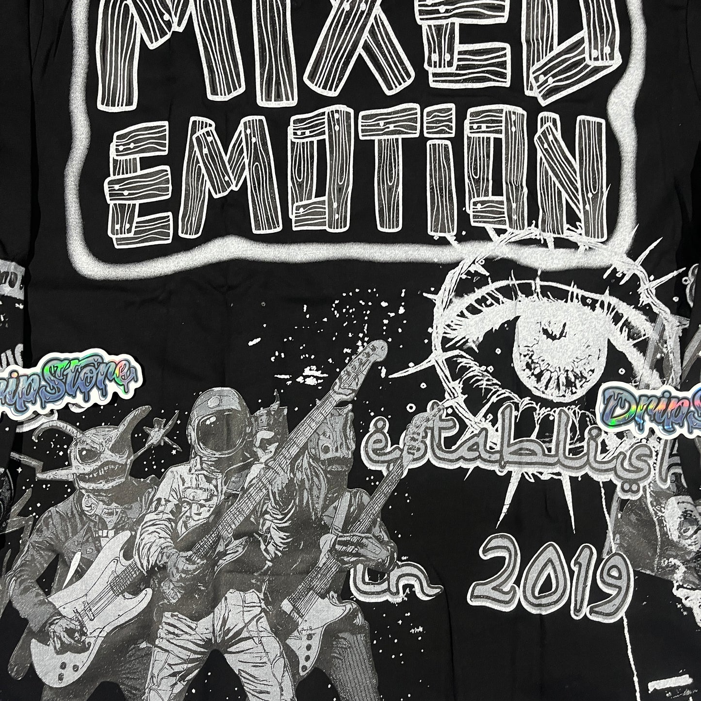 Remera Mixed Emotion Astro Negra