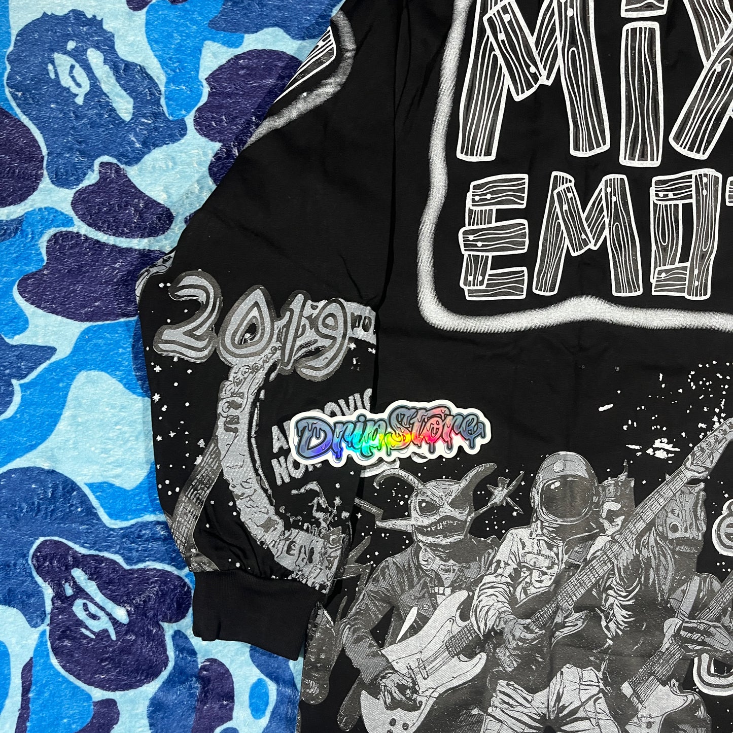 Remera Mixed Emotion Astro Negra