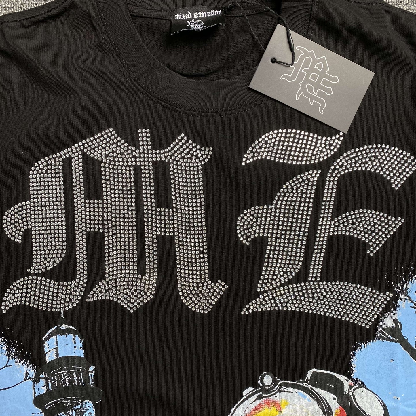 Remera Mixed Emotion Astronaut Rhinestone Negra