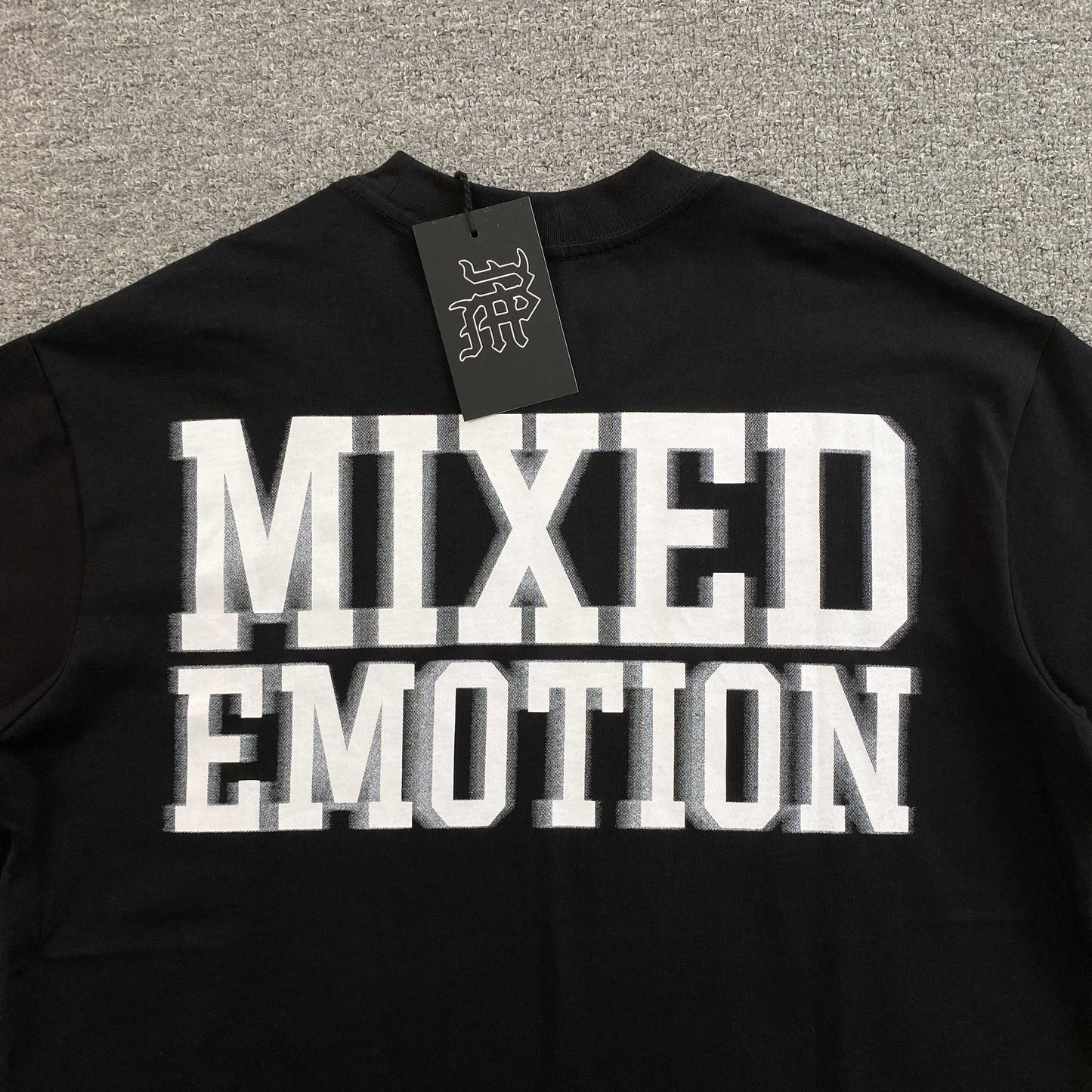 Remera Mixed Emotion Blur Negra