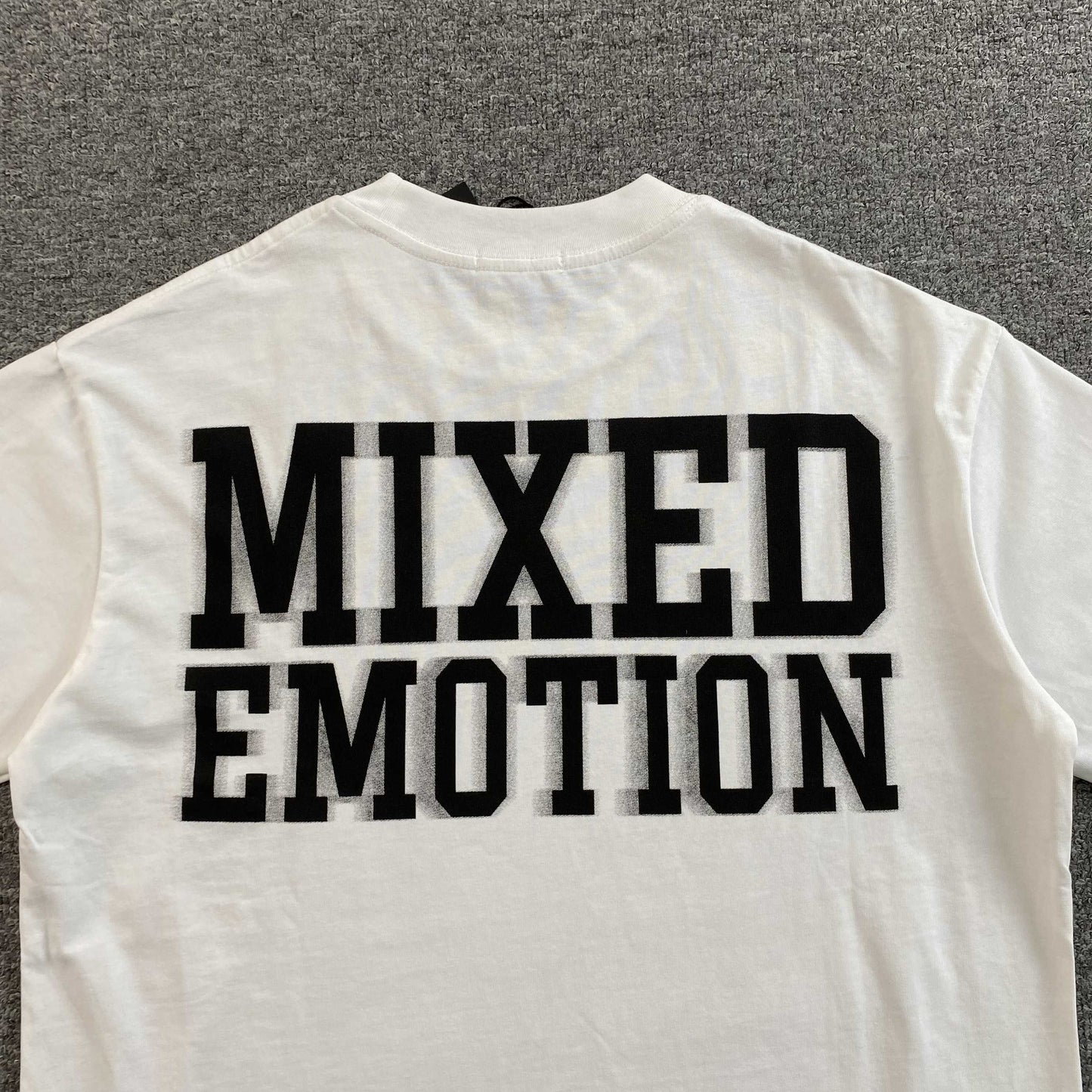Remera Mixed Emotion Blur Blanca