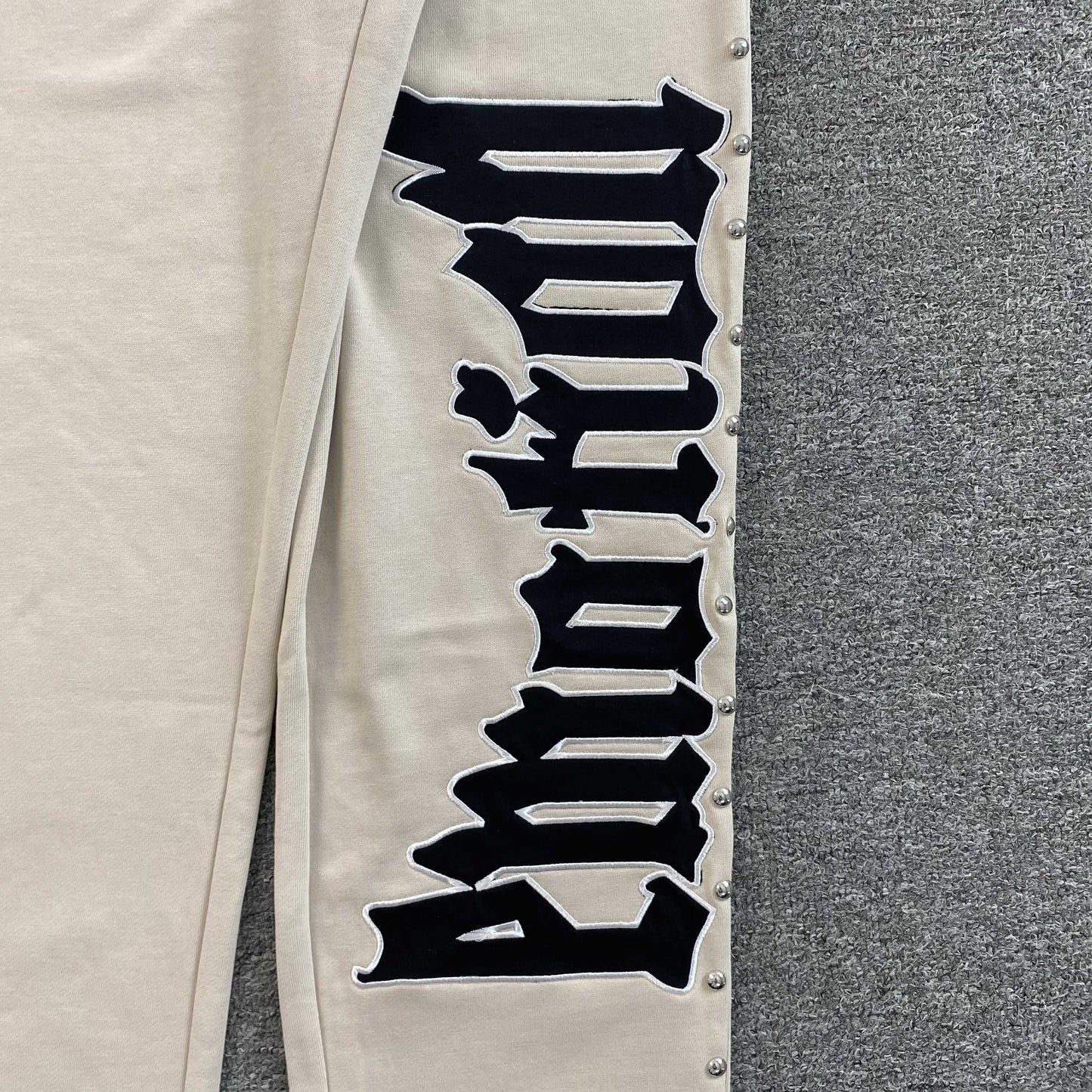 Pantalón Mixed Emotion Crown Gris
