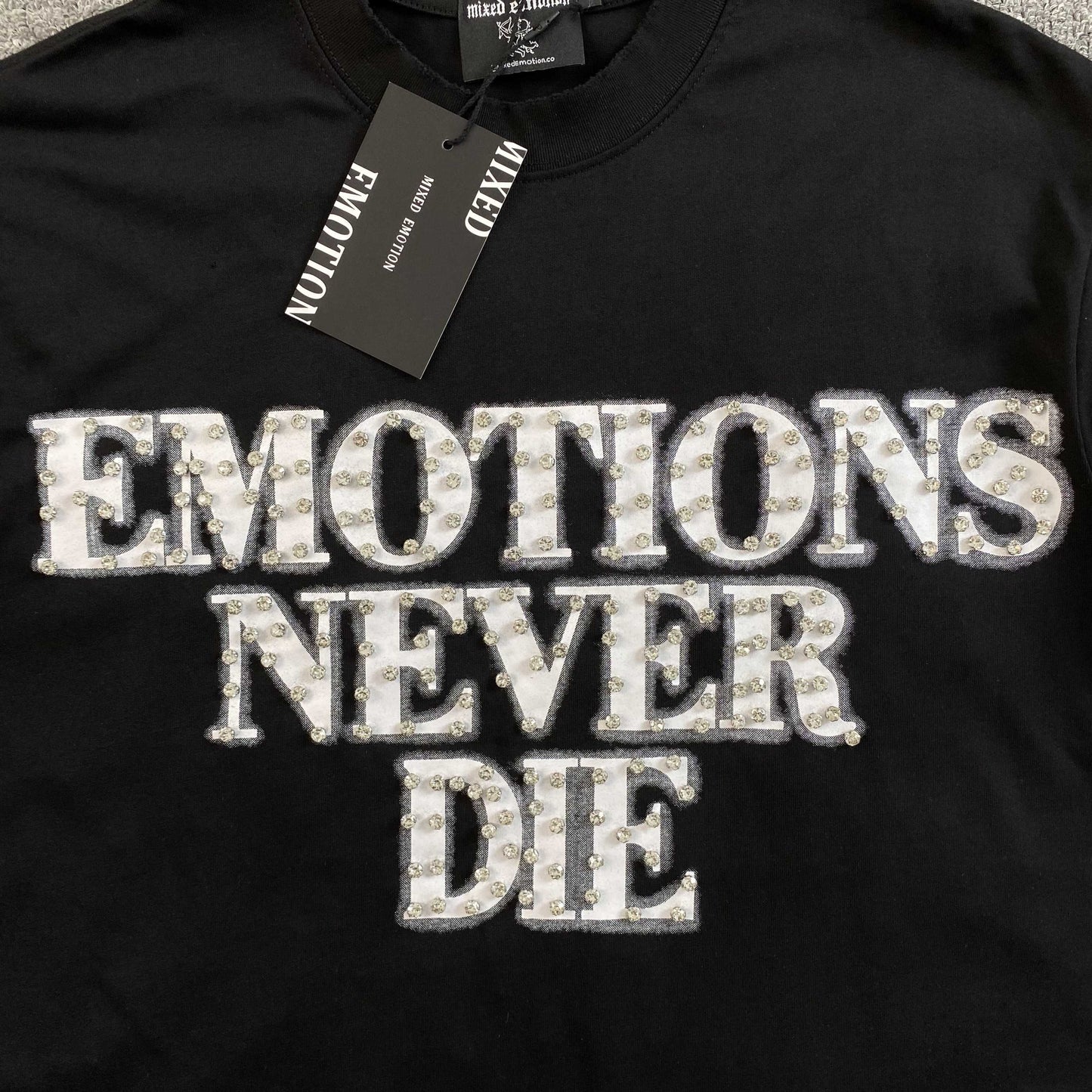 Remera Mixed Emotion End Negra