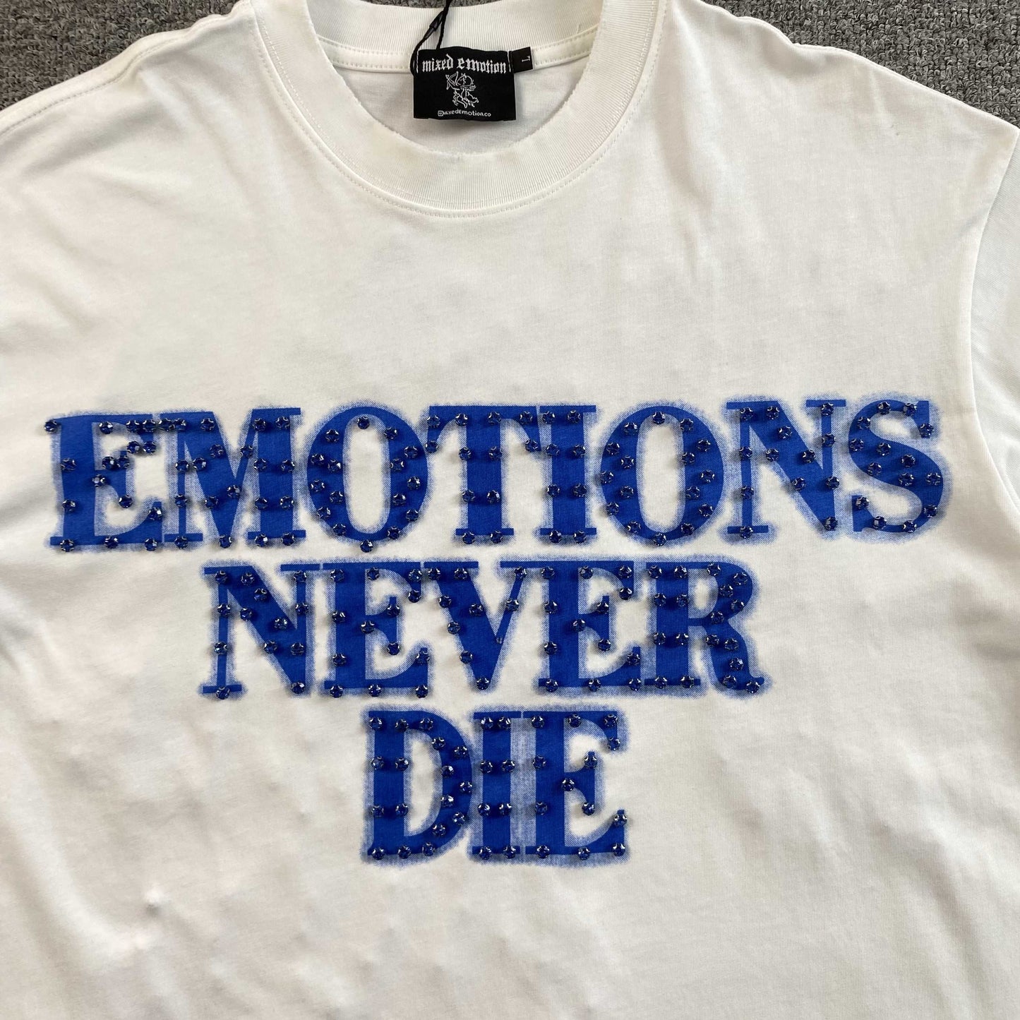 Remera Mixed Emotion End Blanca