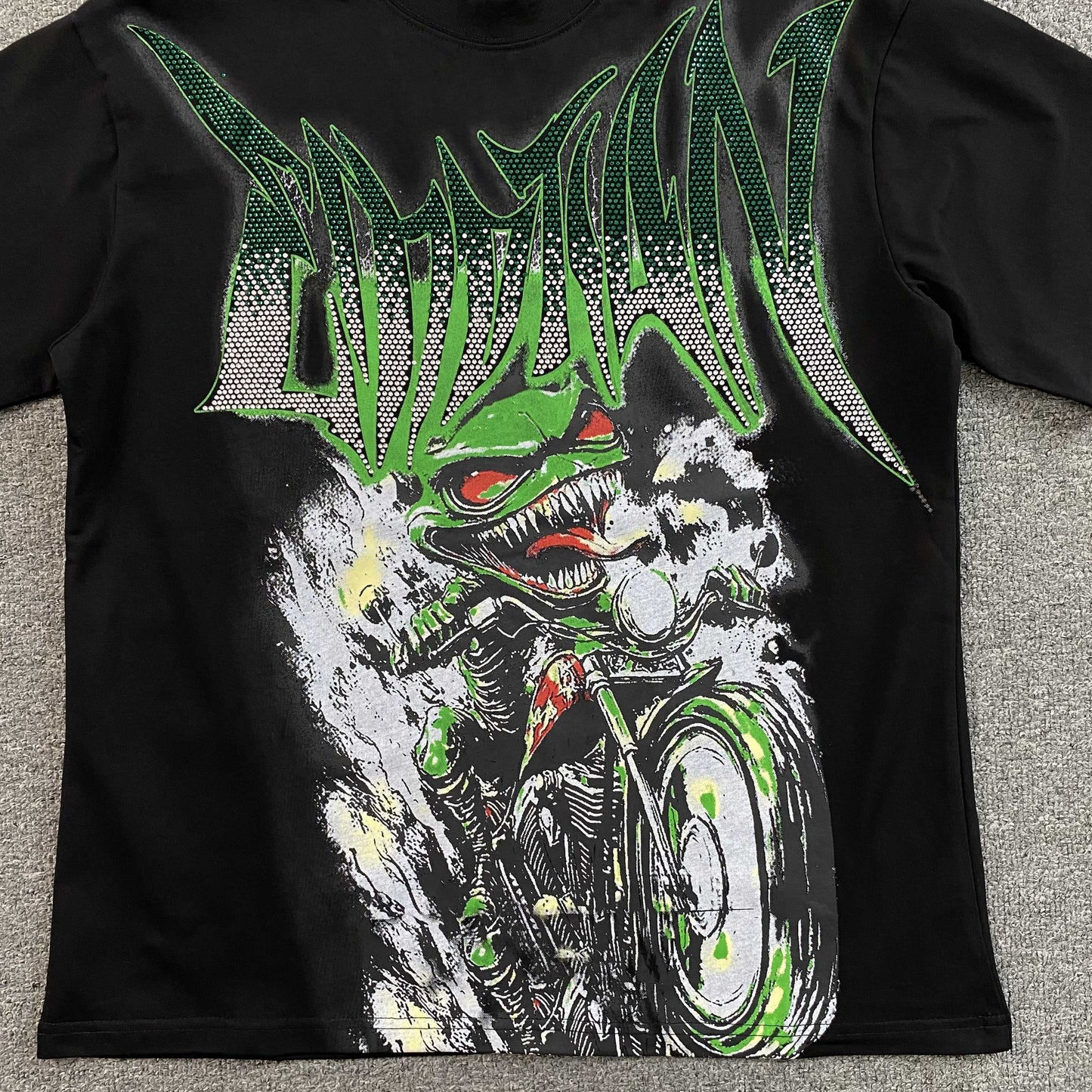 Remera Mixed Emotion Goblin Rhinestone Negra