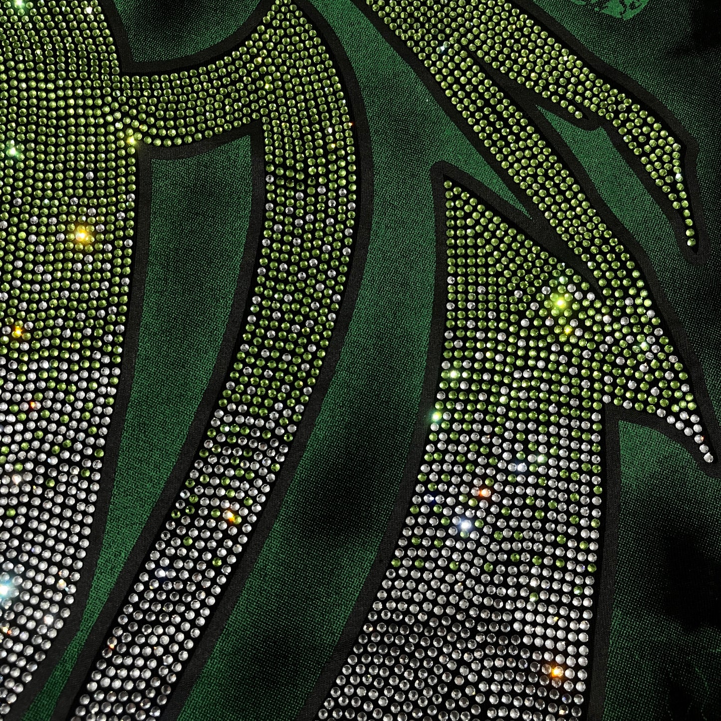 Remera Mixed Emotion Goblin Rhinestone Negra