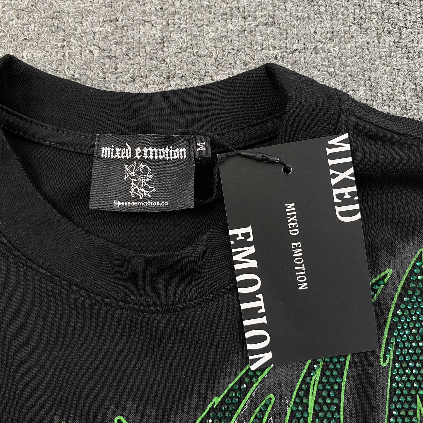 Remera Mixed Emotion Goblin Rhinestone Negra