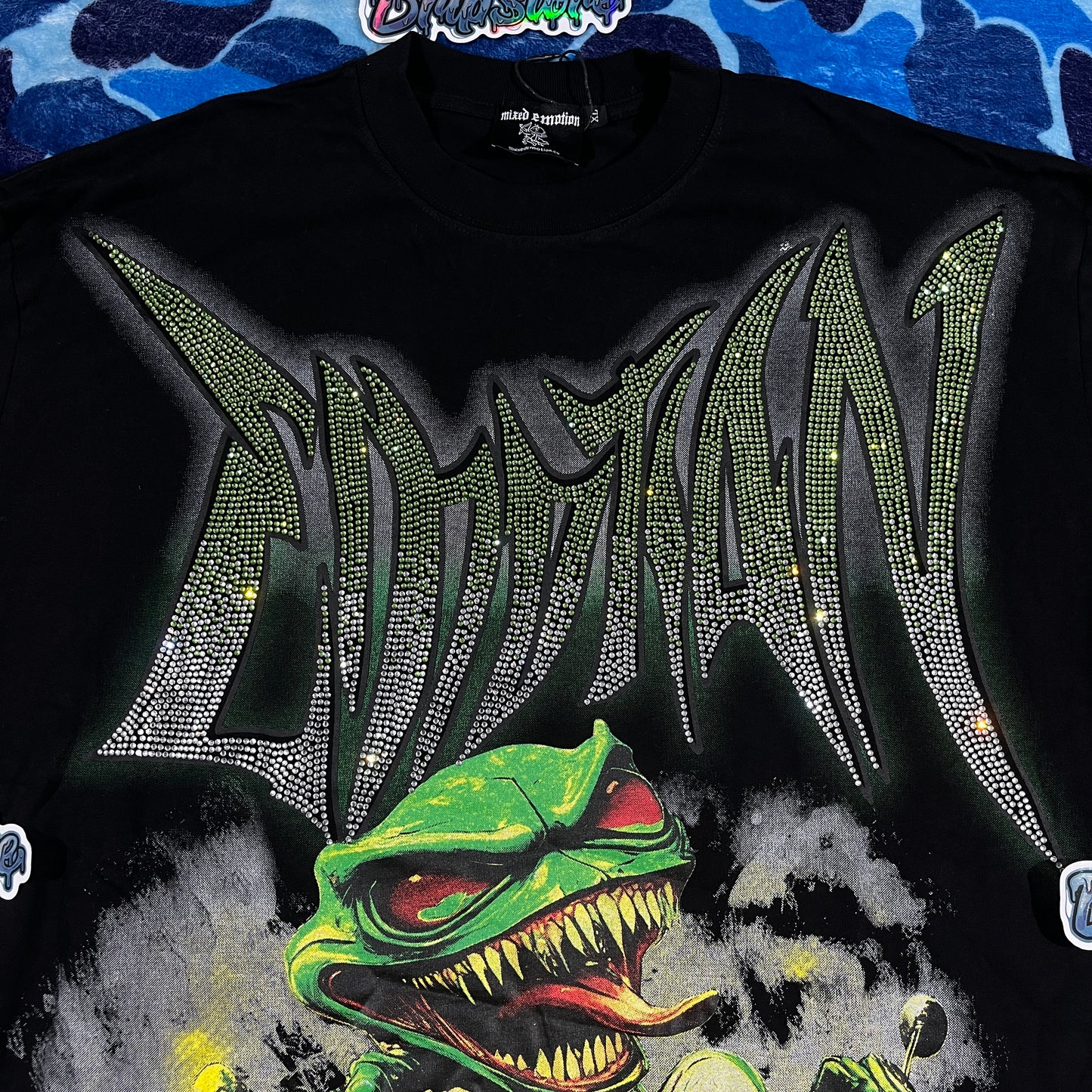 Remera Mixed Emotion Goblin Rhinestone Negra