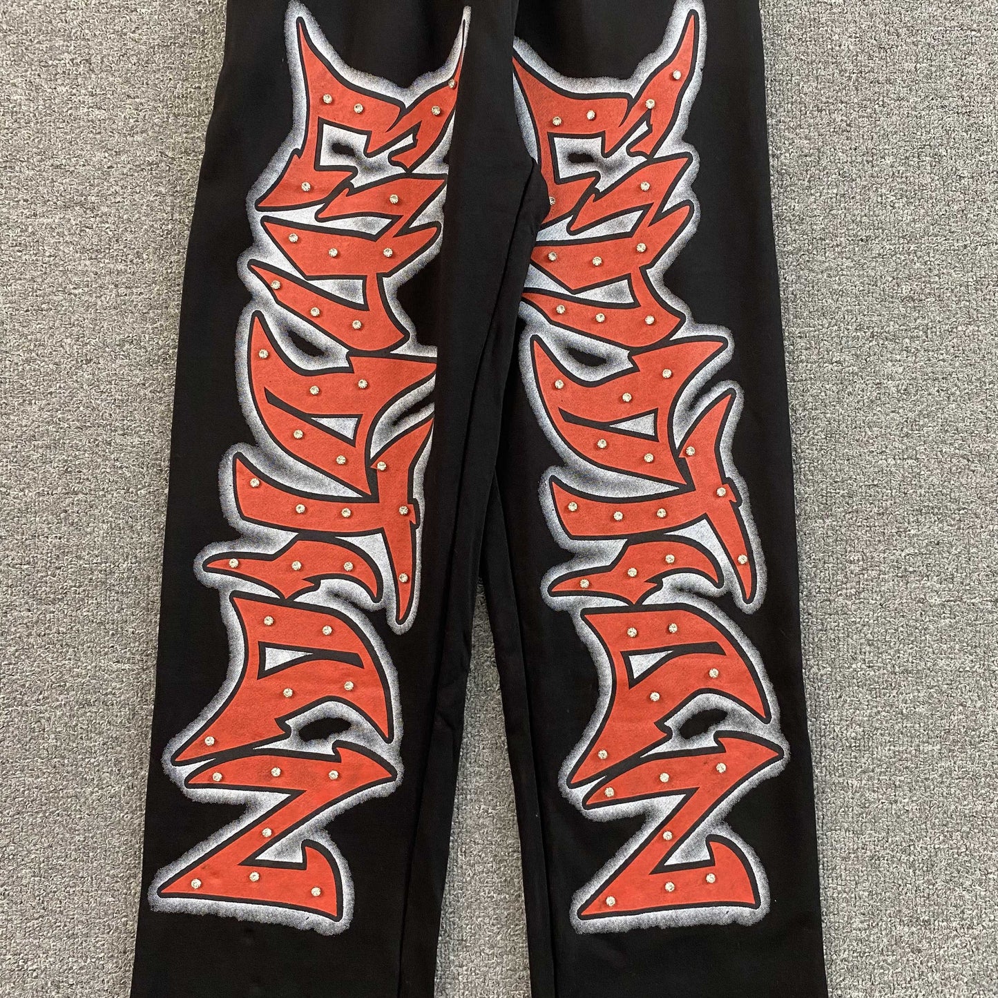 Pantalón Mixed Emotion Graffiti Negro