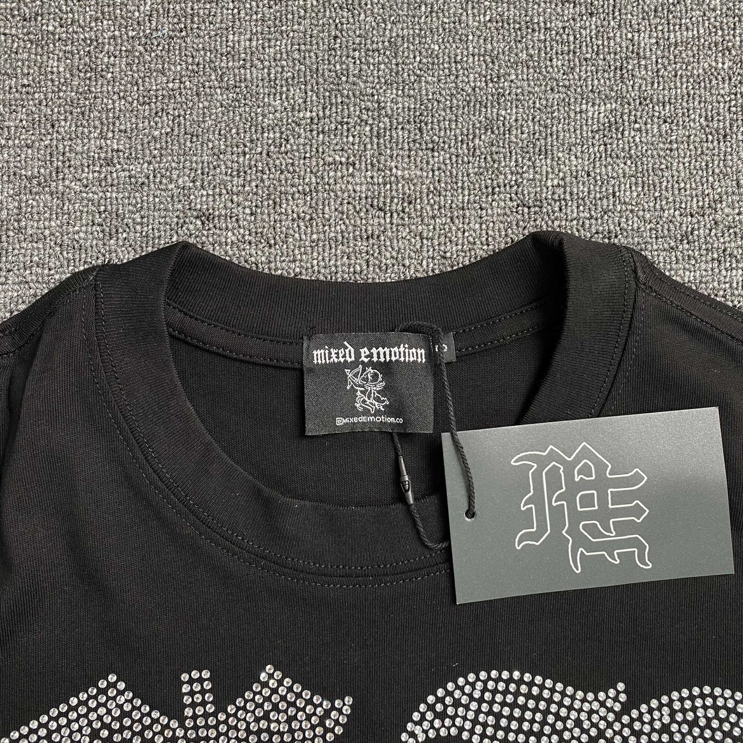 Remera Mixed Emotion Octopus Rhinestone Negra