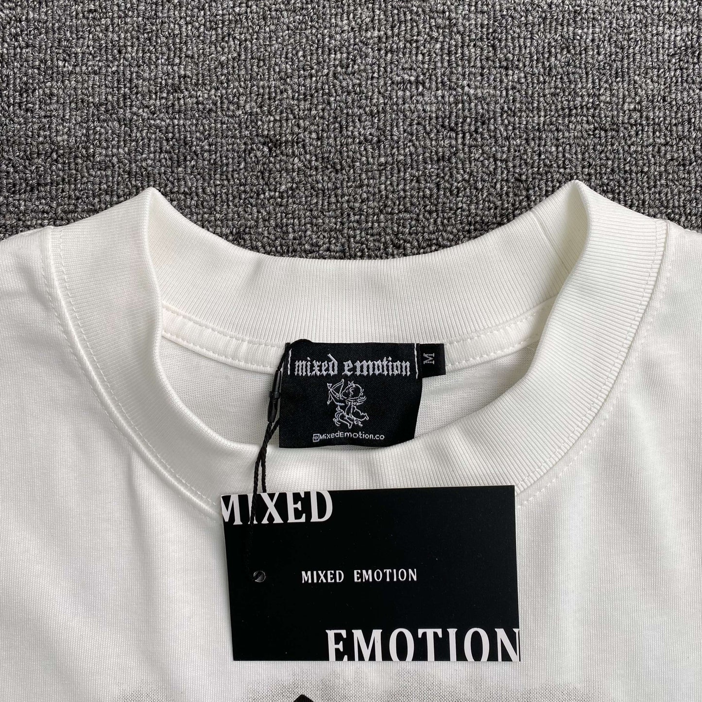 Remera Mixed Emotion Resurrection Blanca