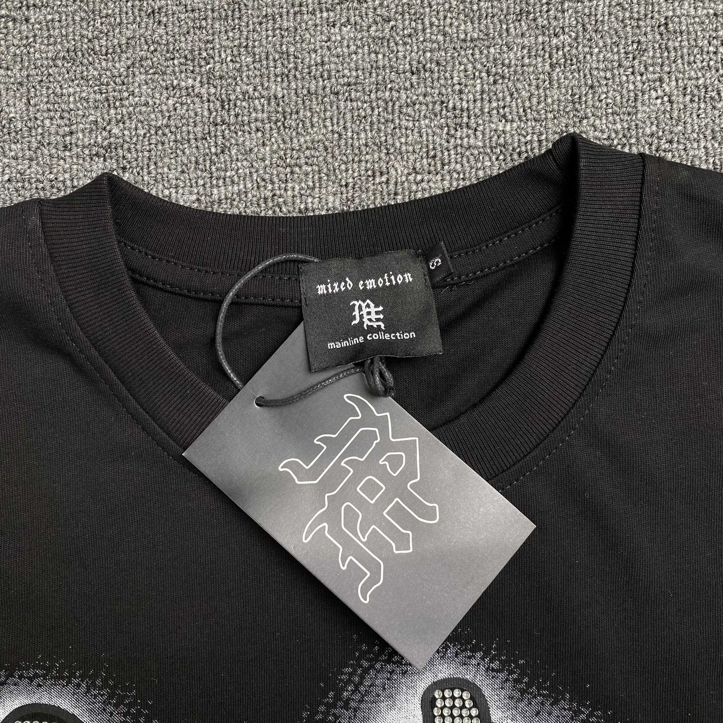 Remera Mixed Emotion Rhinestone Negra