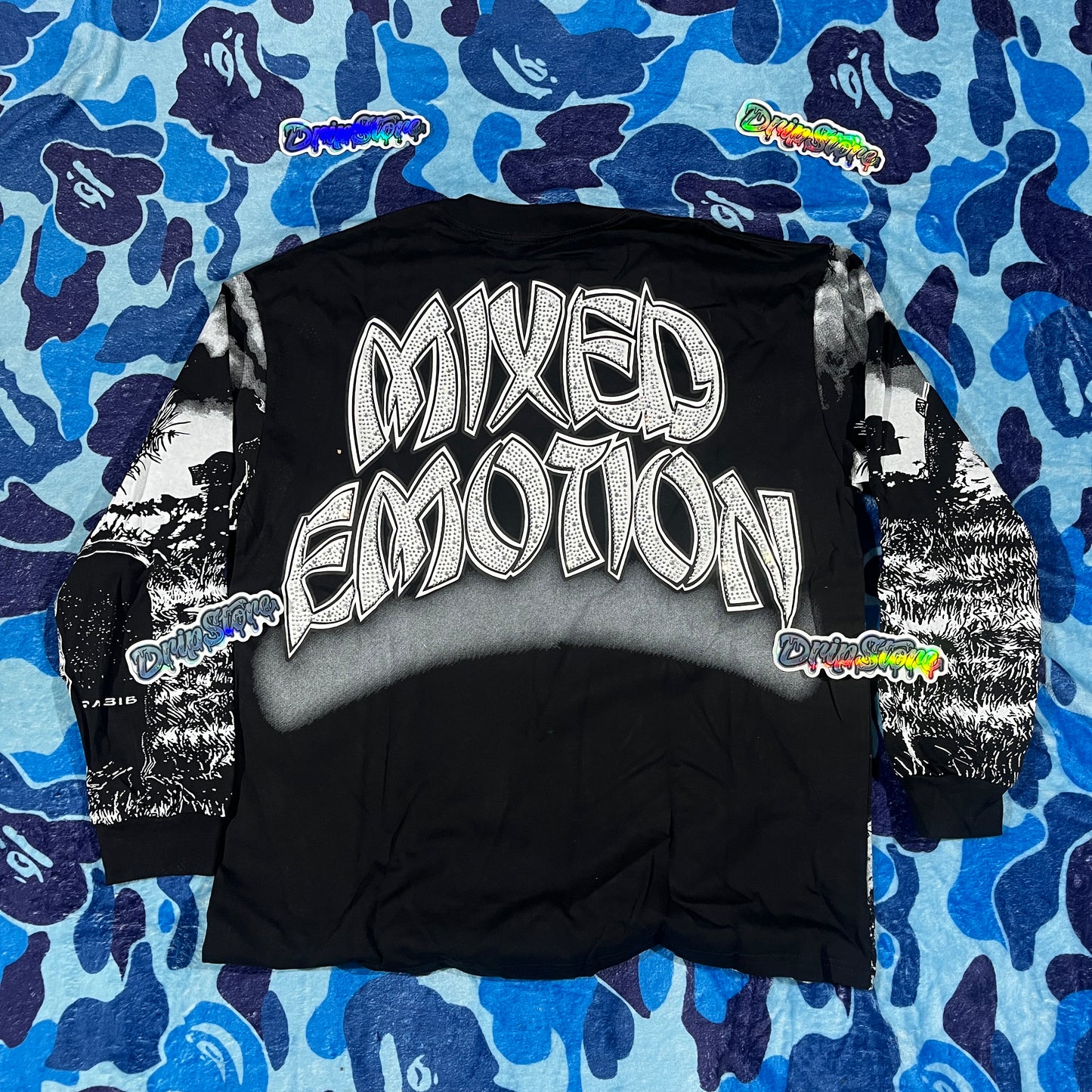 Remera Mixed Emotion Tombstone Negra