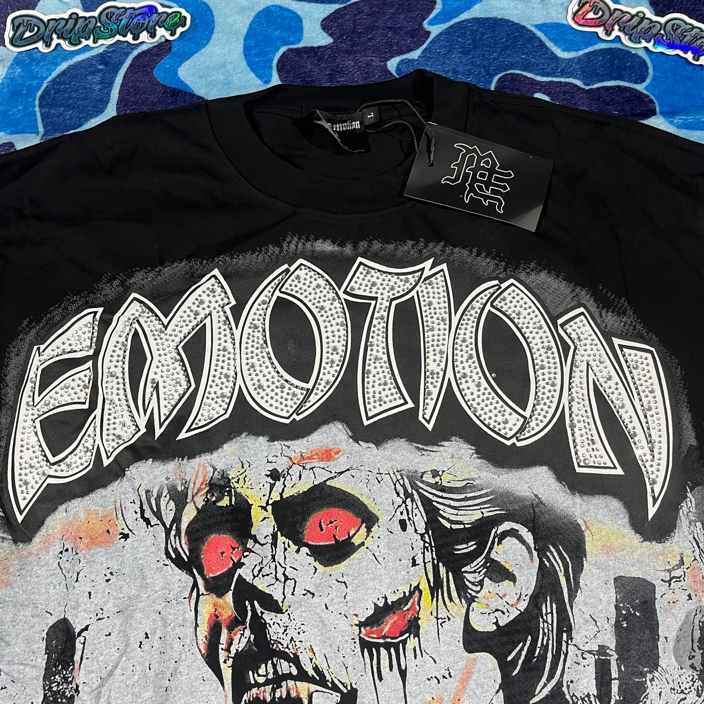 Remera Mixed Emotion Tombstone Negra